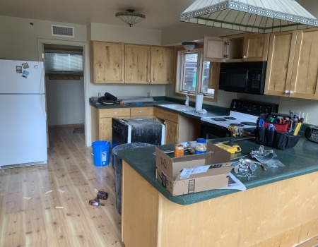 2B Kitchen Before-min