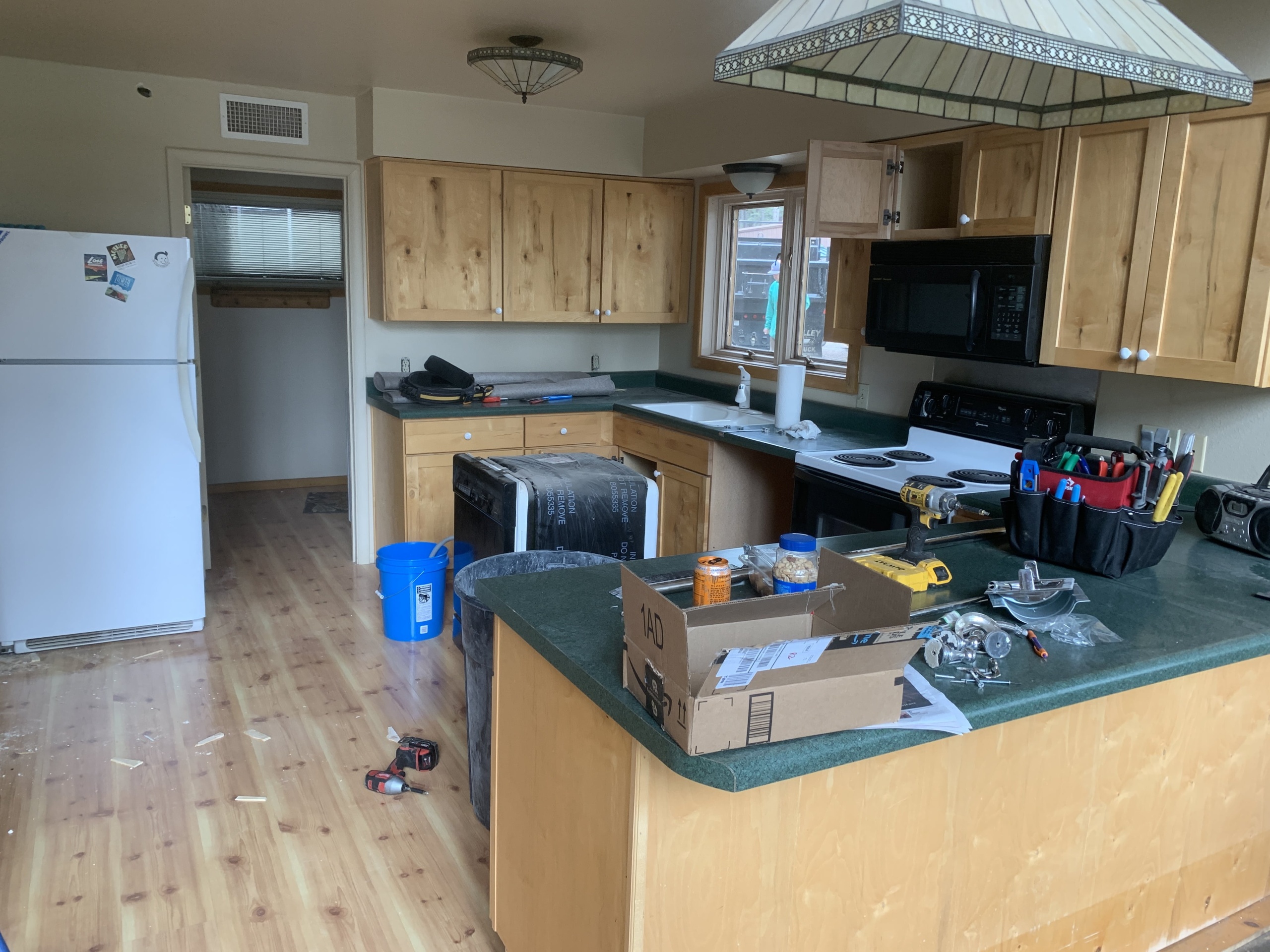 2B Kitchen Before-min