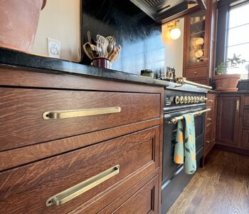 5 Close Up Of New Haven Quarter Sawn White Oak Cabinets